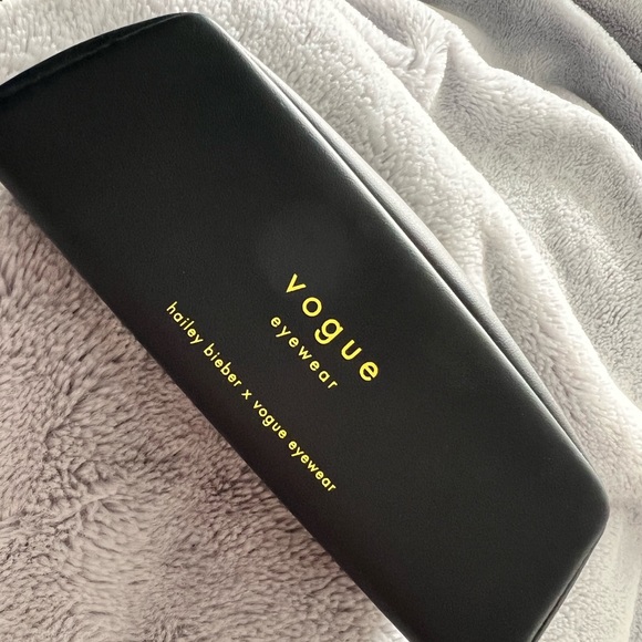 Hailey Bieber Vogue Eyewear - Picture 7 of 10